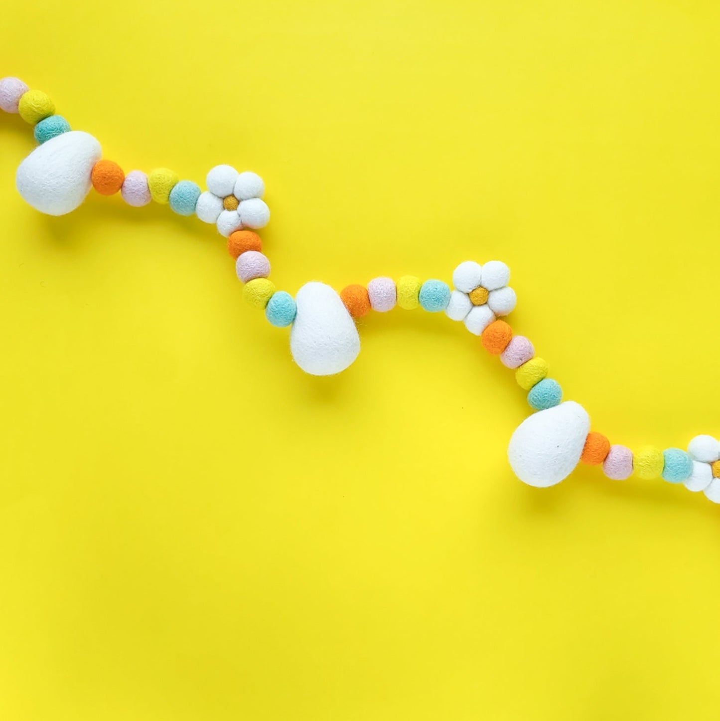 Happy Easter Daisy & Egg Garland - Sunburst