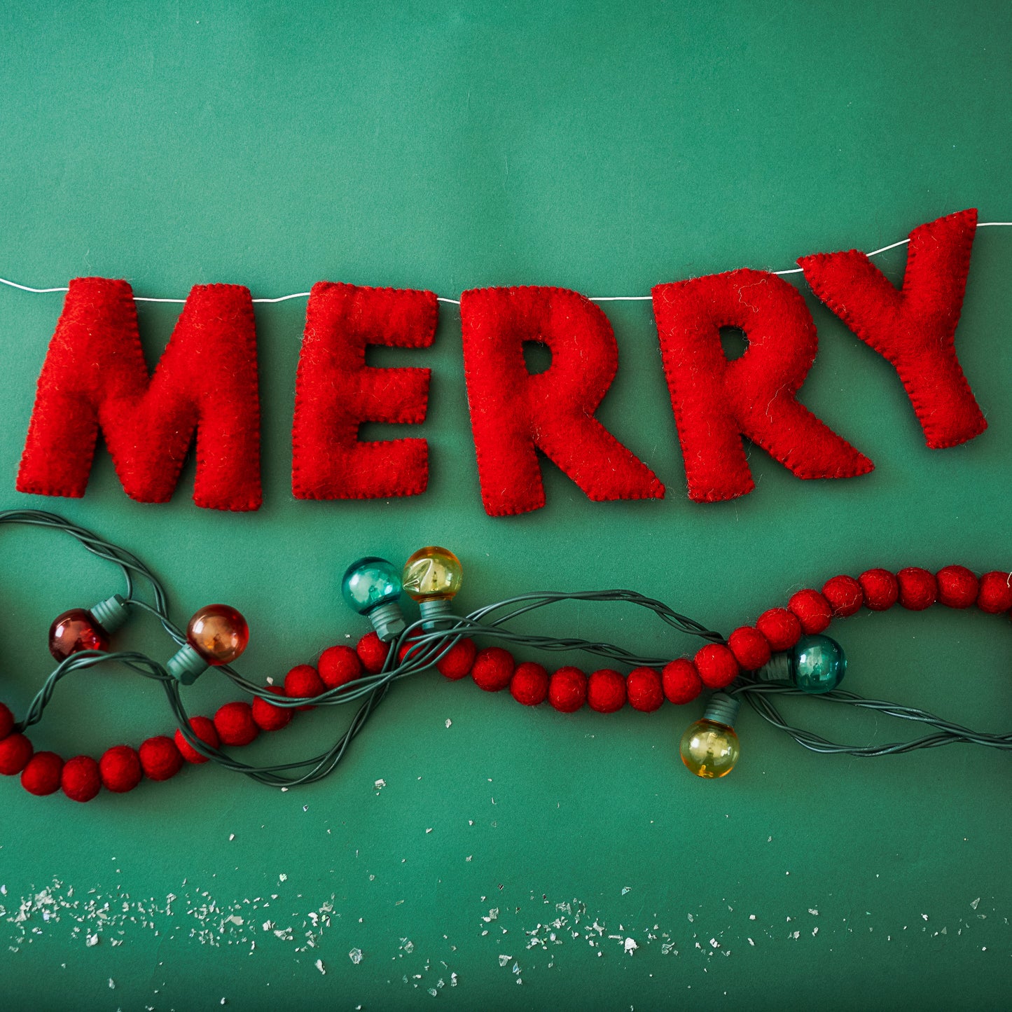 Red & White Felt Pom Poms Garland, Christmas Decorative Garland for Mantle, Pom Pom Garland Wool Ball Felt Bunting Home Decor- 6ft length