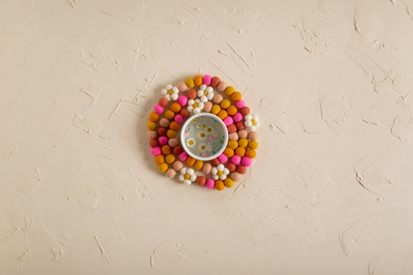 Retro daisy chain garland
