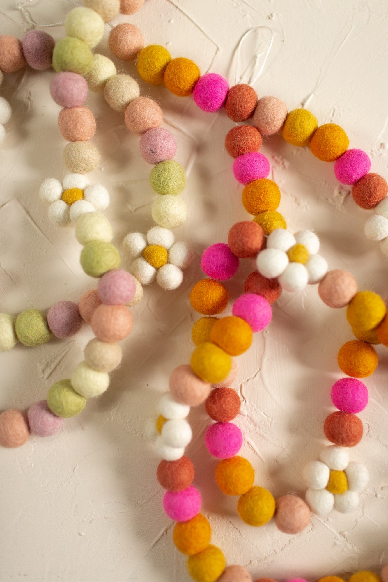 Retro daisy chain garland