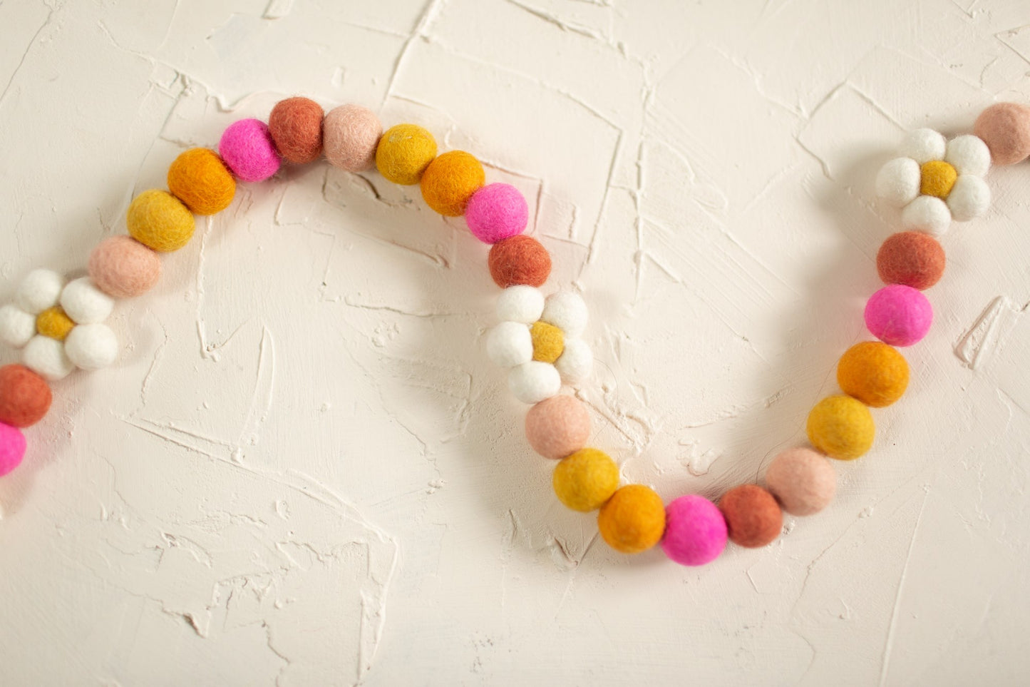 Retro daisy chain garland